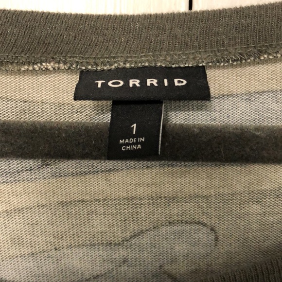 Cute TORRID Camo top! Size 1! - Picture 2 of 3